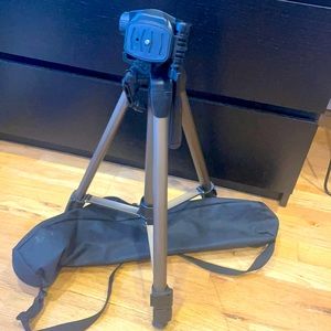 Dynex DX-TRP60 Portable Camera Tripod